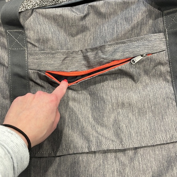 Lightweight Large Duffle - Picture 5 of 5